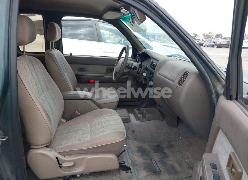 Photo 5 of 1998 Toyota Tacoma BASE V6 (VIN 4TAVN52N1WZ051018)
