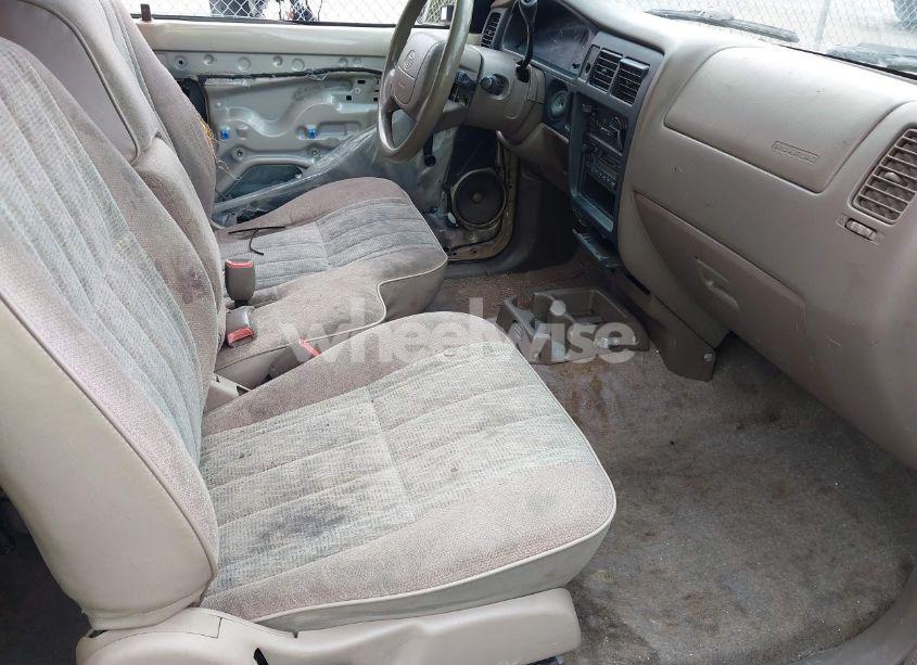 Photo 5 of 1998 Toyota Tacoma BASE V6 (VIN 4TAVN52N5WZ087830)