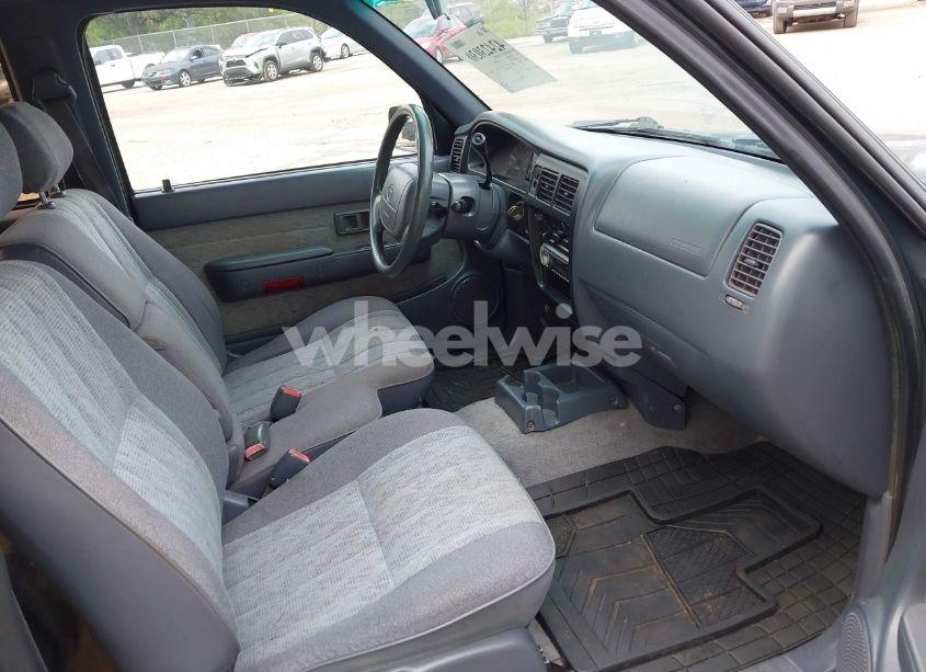 Photo 5 of 1998 Toyota Tacoma BASE V6 (VIN 4TAVN52N9WZ138407)