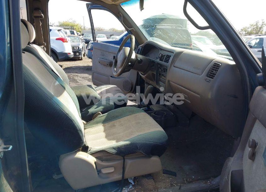 Photo 5 of 1998 Toyota Tacoma (VIN 4TAWM72N3WZ047488)