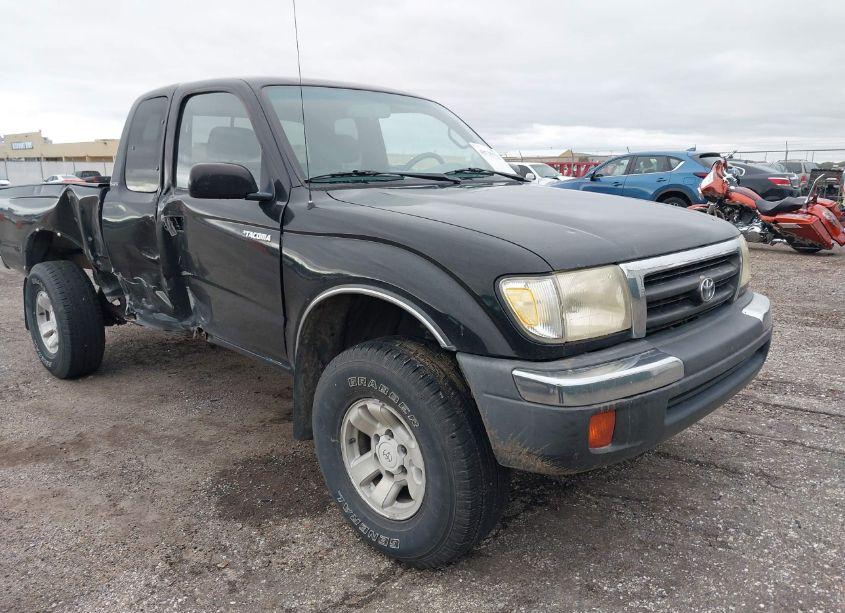 1999 Toyota Tacoma (VIN 4TAWM72N6XZ552765) main photo