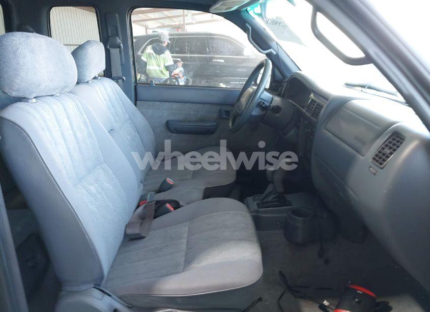 Photo 5 of 2000 Toyota Tacoma (VIN 4TAWM72N6YZ683194)