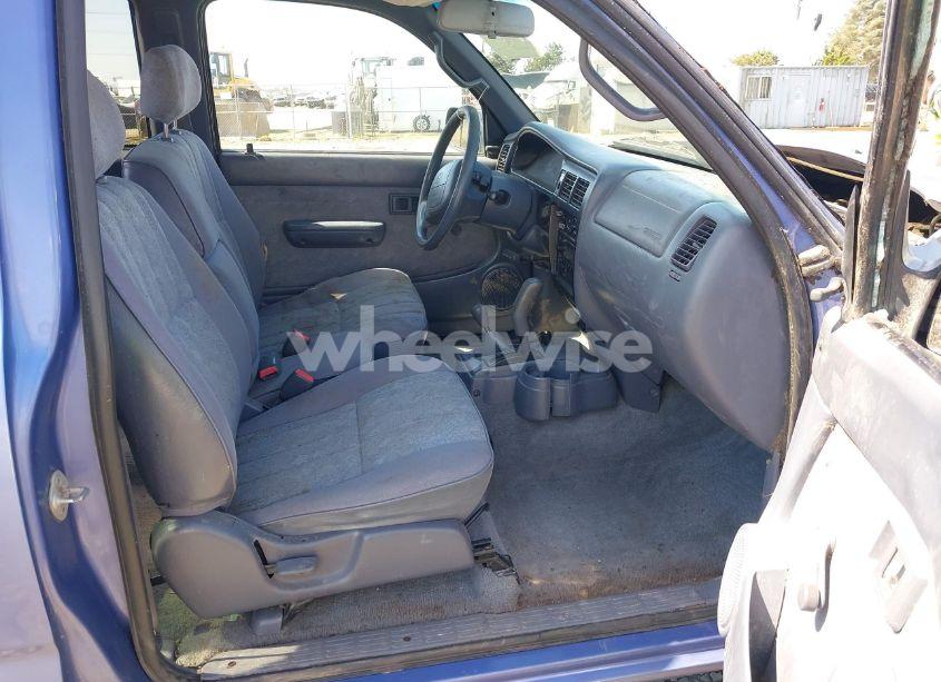 Photo 5 of 2000 Toyota Tacoma (VIN 4TAWM72N7YZ657686)