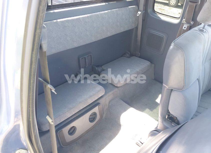 Photo 8 of 2000 Toyota Tacoma (VIN 4TAWM72N7YZ657686)
