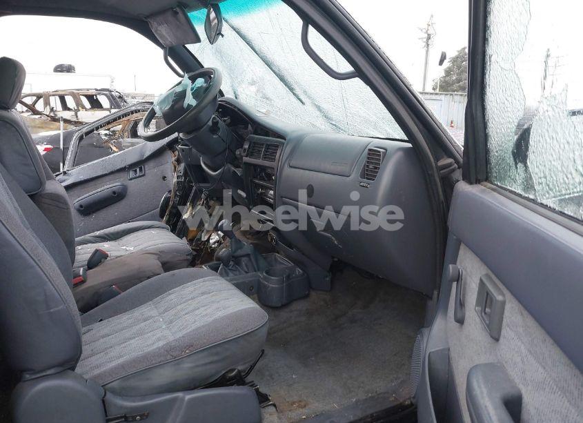 Photo 5 of 1998 Toyota Tacoma (VIN 4TAWM72N9WZ126633)