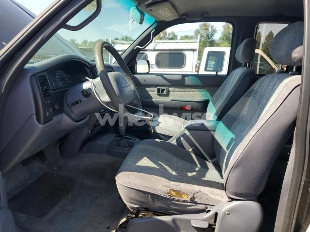 Photo 4 of 1999 TOYOTA TACOMA XTRACAB (VIN 4TAWN72N0XZ569509)