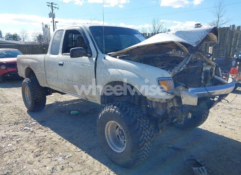 1996 Toyota Tacoma XTRACAB (VIN 4TAWN72N8TZ143884) main photo
