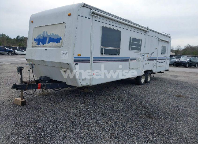 Photo 2 of 2002 Sunny Brook 33FKS (VIN 4UBAS0R2121C32507)