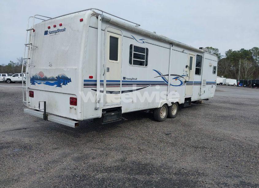 Photo 4 of 2002 Sunny Brook 33FKS (VIN 4UBAS0R2121C32507)