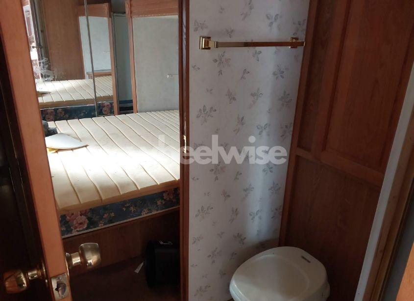 Photo 7 of 2002 Sunny Brook 33FKS (VIN 4UBAS0R2121C32507)