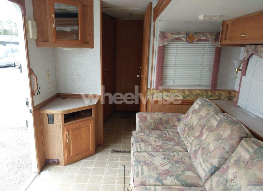 Photo 8 of 2002 Sunny Brook 33FKS (VIN 4UBAS0R2121C32507)