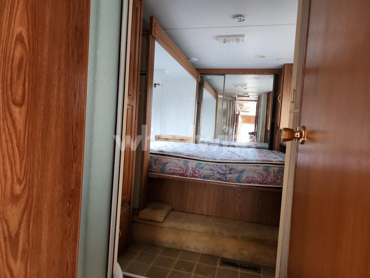 Photo 8 of 2002 SUNNY BROOK 5TH WHEEL (VIN 4UBBS0P2621J31936)