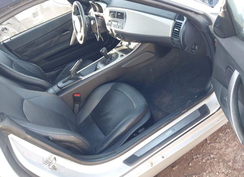 Photo 5 of 2005 Bmw Z4 2.5I (VIN 4USBT33585LR69747)