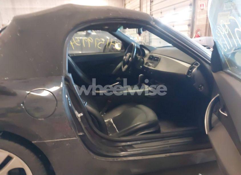 Photo 5 of 2005 Bmw Z4 3.0I (VIN 4USBT53545LU09378)