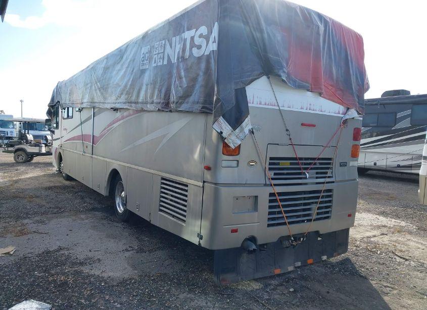 Photo 3 of 2000 Freightliner Chassis X LINE MOTOR HOME (VIN 4UZ6XFBC9YCG65861)