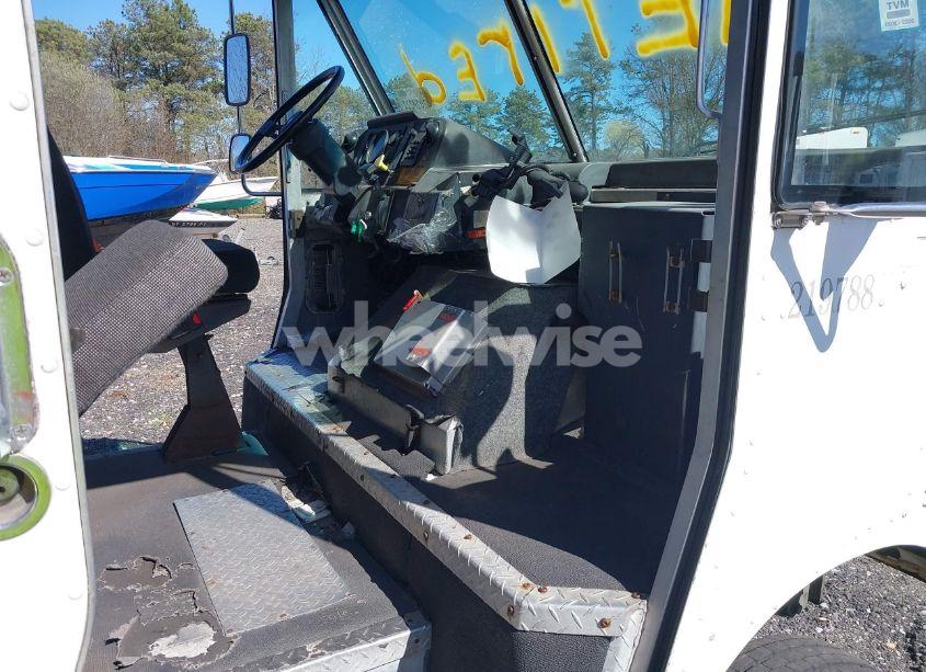 Photo 7 of 1997 Freightliner Chassis M LINE WALK-IN VAN (VIN 4UZA4FF41VC792523)