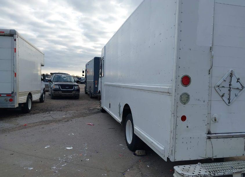 Photo 3 of 1997 Freightliner Chassis M LINE WALK-IN VAN (VIN 4UZA5FFC4VC748956)