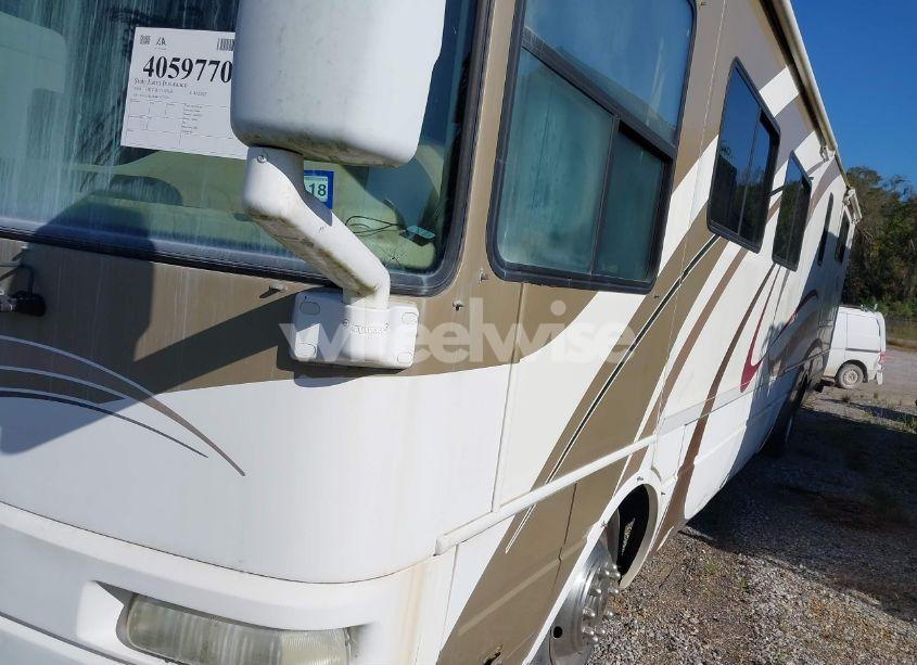 Photo 2 of 2004 Freightliner Chassis X LINE MOTOR HOME (VIN 4UZAAHAK44CM75702)