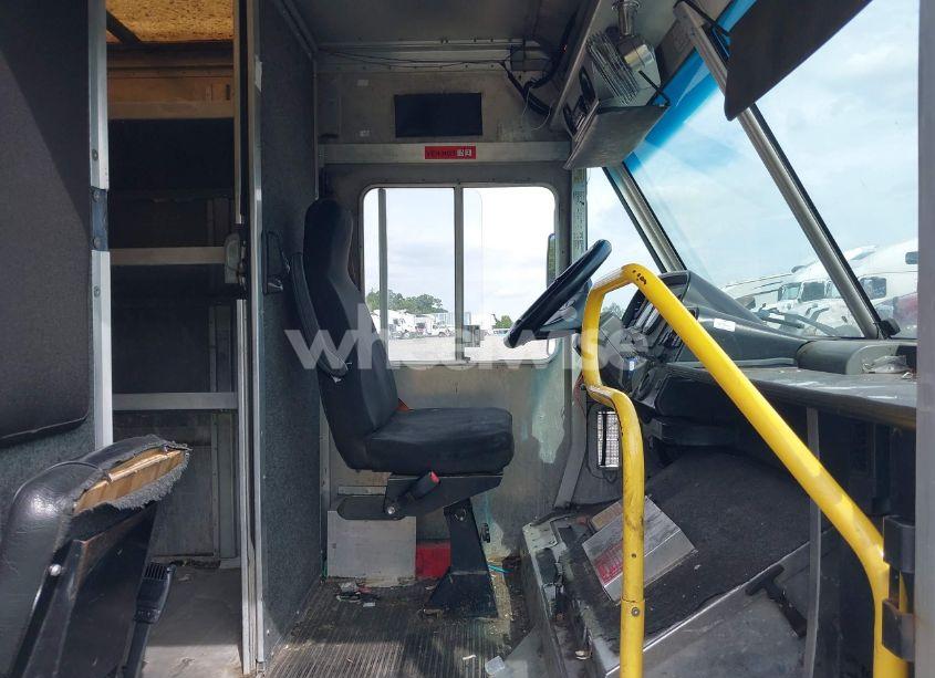 Photo 5 of 2007 Freightliner Chassis M LINE WALK-IN VAN (VIN 4UZAANBWX7CY45068)