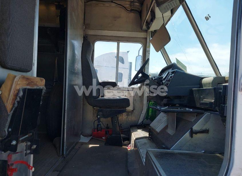 Photo 6 of 2007 Freightliner Chassis M LINE WALK-IN VAN (VIN 4UZAAPDH87CY45421)