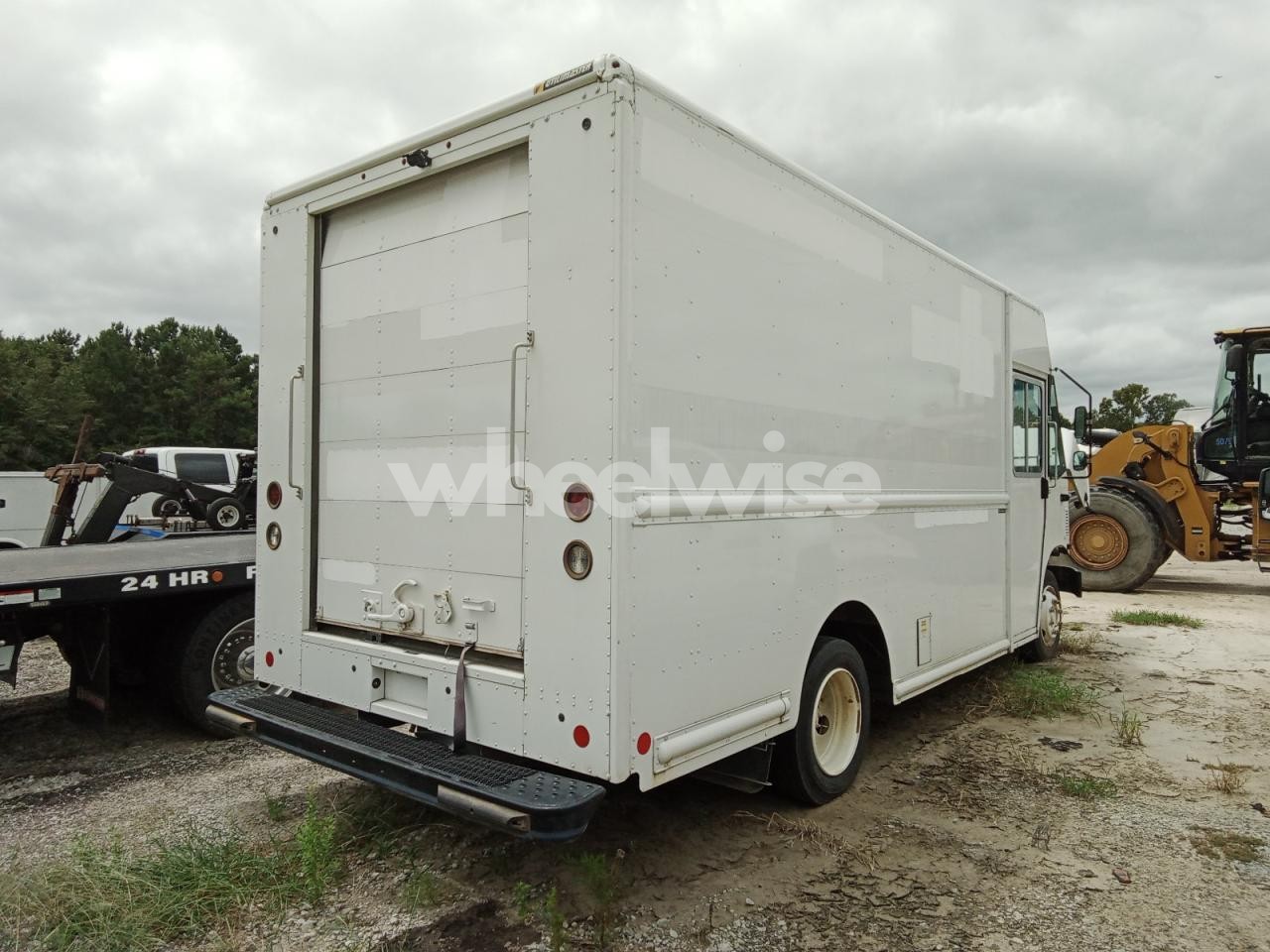 Photo 3 of 2022 FREIGHTLINER CHASSIS M LINE WALK-IN VAN (VIN 4UZAAPFA2NCNT5990)