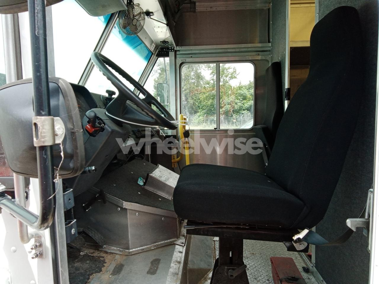 Photo 7 of 2022 FREIGHTLINER CHASSIS M LINE WALK-IN VAN (VIN 4UZAAPFA2NCNT5990)