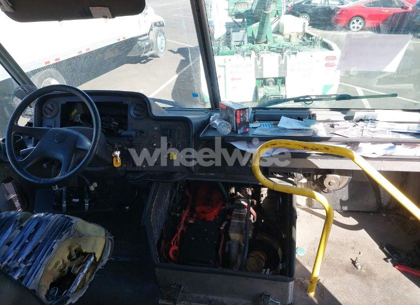 Photo 5 of 2010 Freightliner Chassis M LINE WALK-IN VAN (VIN 4UZAARDU9ACAM0675)