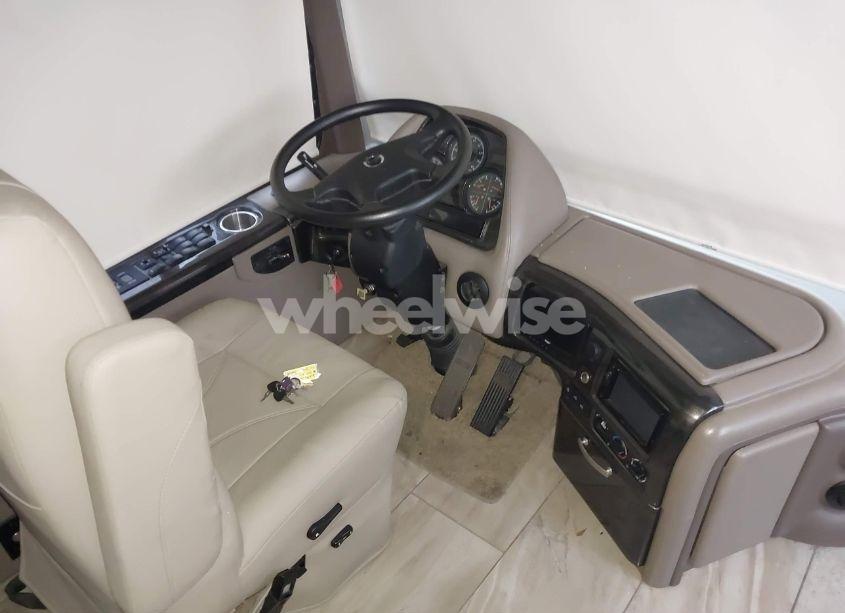 Photo 5 of 2017 Freightliner Chassis XC (VIN 4UZAB2DT1HCJD9246)