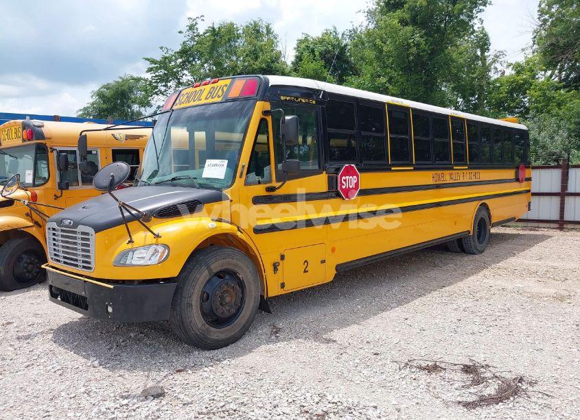 Photo 2 of 2019 Freightliner Chassis B2B (VIN 4UZABRFD0KCKL0941)