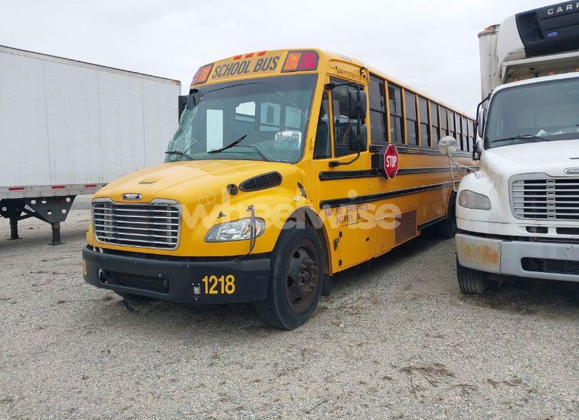 Photo 2 of 2019 Freightliner Chassis B2B (VIN 4UZABRFD7KCLB2564)