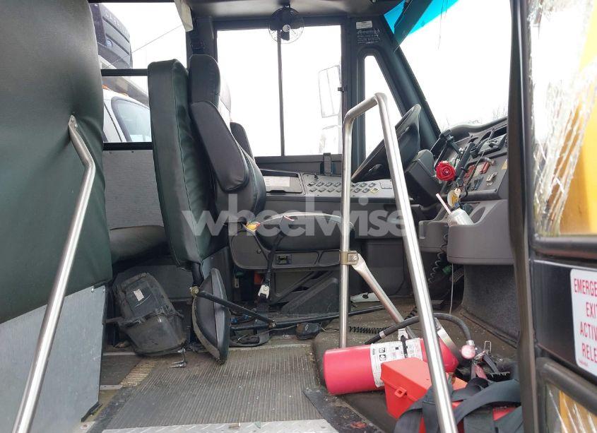 Photo 5 of 2019 Freightliner Chassis B2B (VIN 4UZABRFD7KCLB2564)