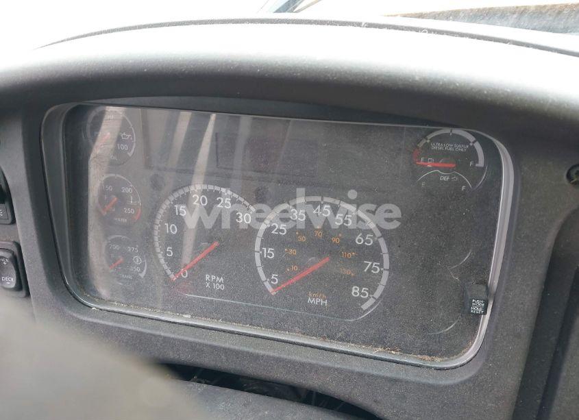 Photo 7 of 2019 Freightliner Chassis B2B (VIN 4UZABRFD7KCLB2564)