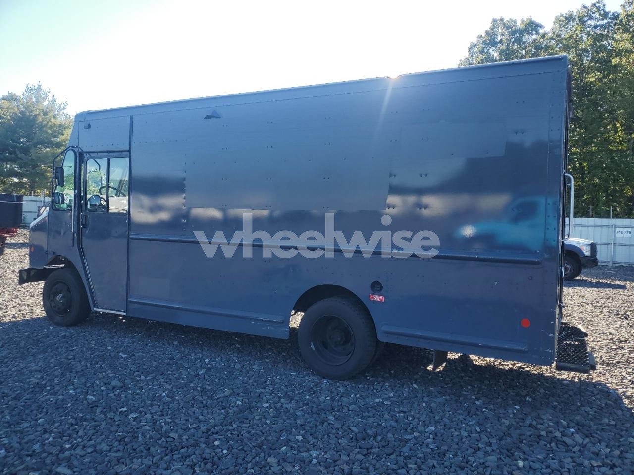 Photo 2 of 2021 FREIGHTLINER CHASSIS M LINE WALK-IN VAN (VIN 4UZAC2EA0MCML0992)