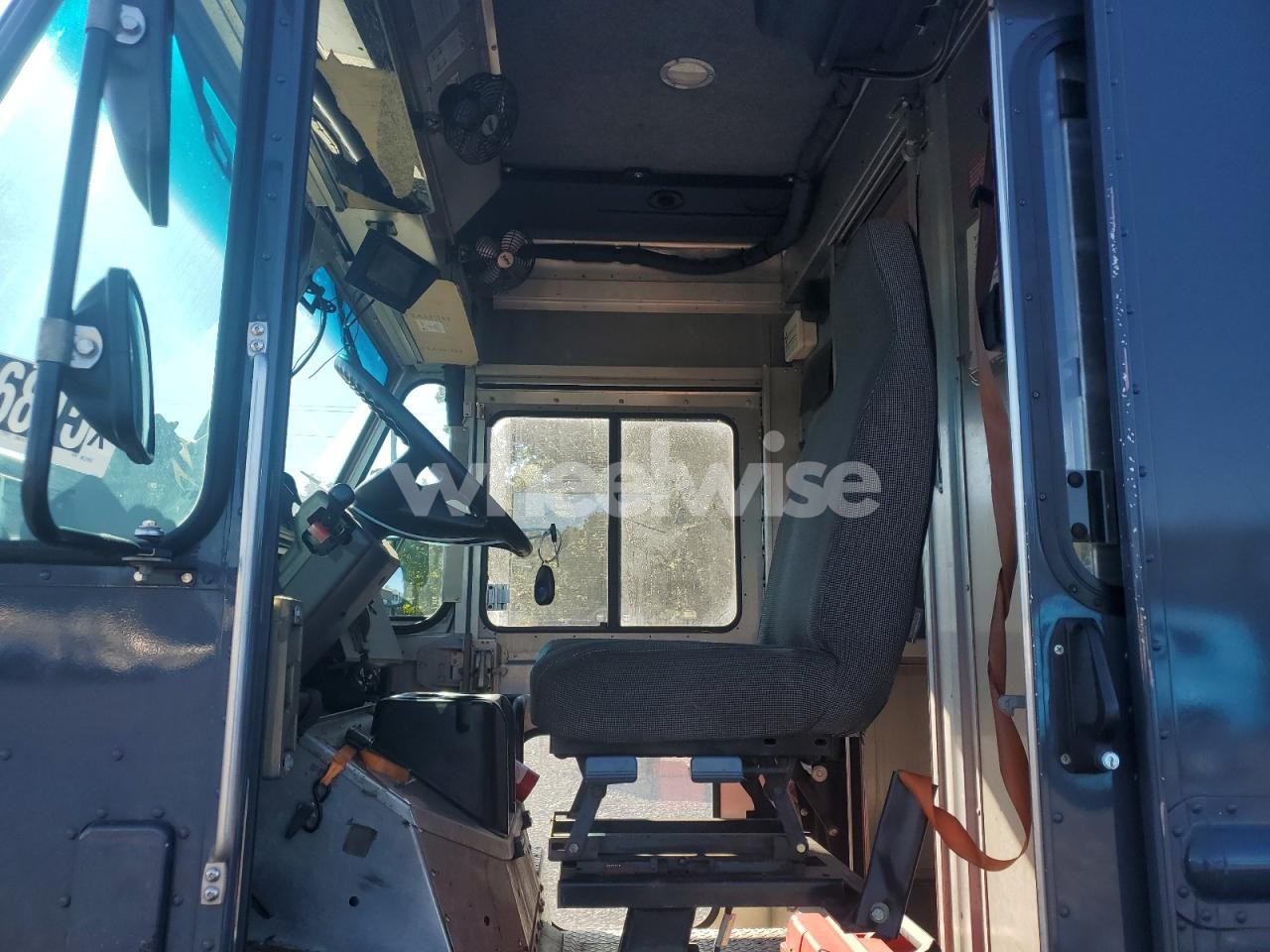 Photo 7 of 2021 FREIGHTLINER CHASSIS M LINE WALK-IN VAN (VIN 4UZAC2EA0MCML0992)