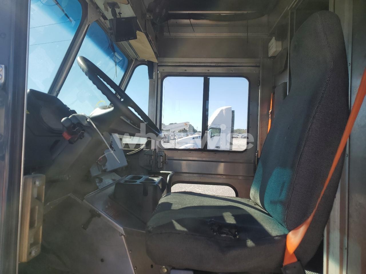 Photo 7 of 2020 FREIGHTLINER CHASSIS M LINE WALK-IN VAN (VIN 4UZAC2EA2LCMH6026)