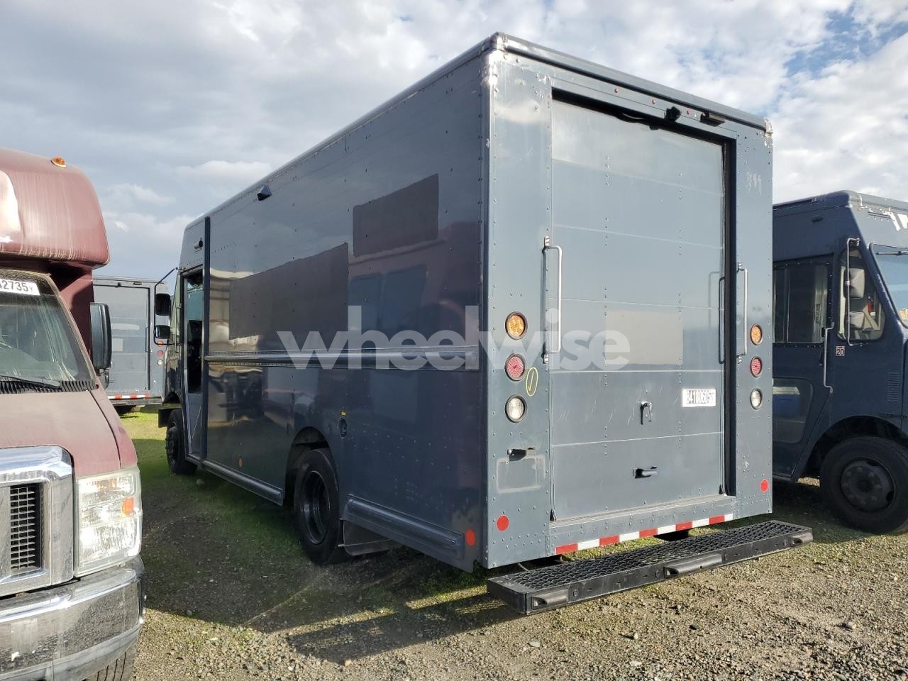 Photo 2 of 2021 FREIGHTLINER CHASSIS M LINE WALK-IN VAN (VIN 4UZAC2EA3MCMN0119)