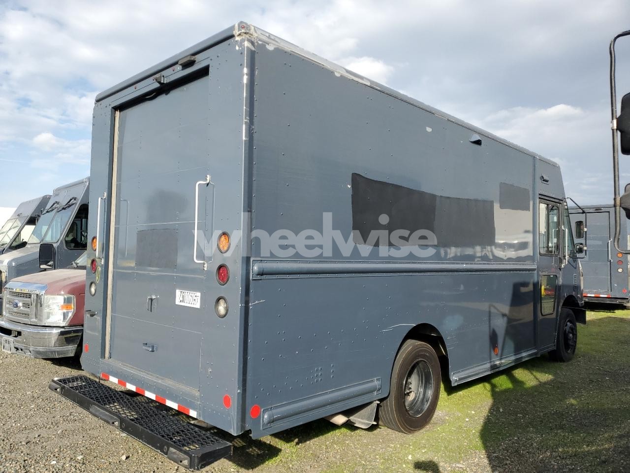 Photo 3 of 2021 FREIGHTLINER CHASSIS M LINE WALK-IN VAN (VIN 4UZAC2EA3MCMN0119)