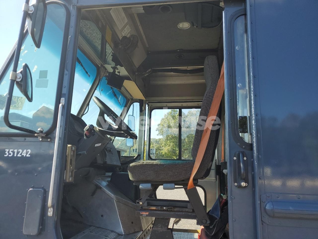 Photo 7 of 2020 FREIGHTLINER CHASSIS M LINE WALK-IN VAN (VIN 4UZAC2EA4LCMH8005)