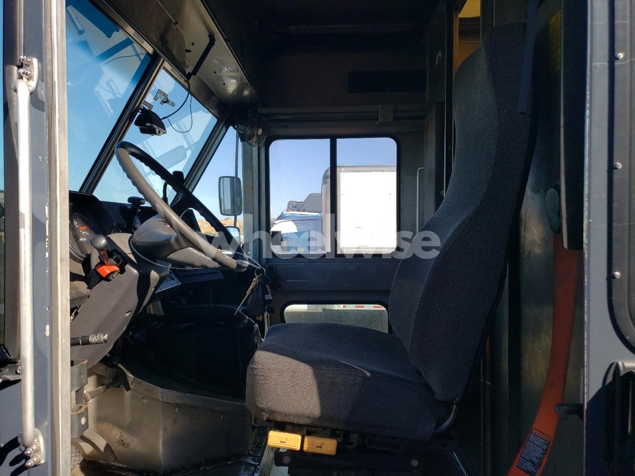 Photo 7 of 2021 FREIGHTLINER CHASSIS M LINE WALK-IN VAN (VIN 4UZAC2EA4MCMN0016)