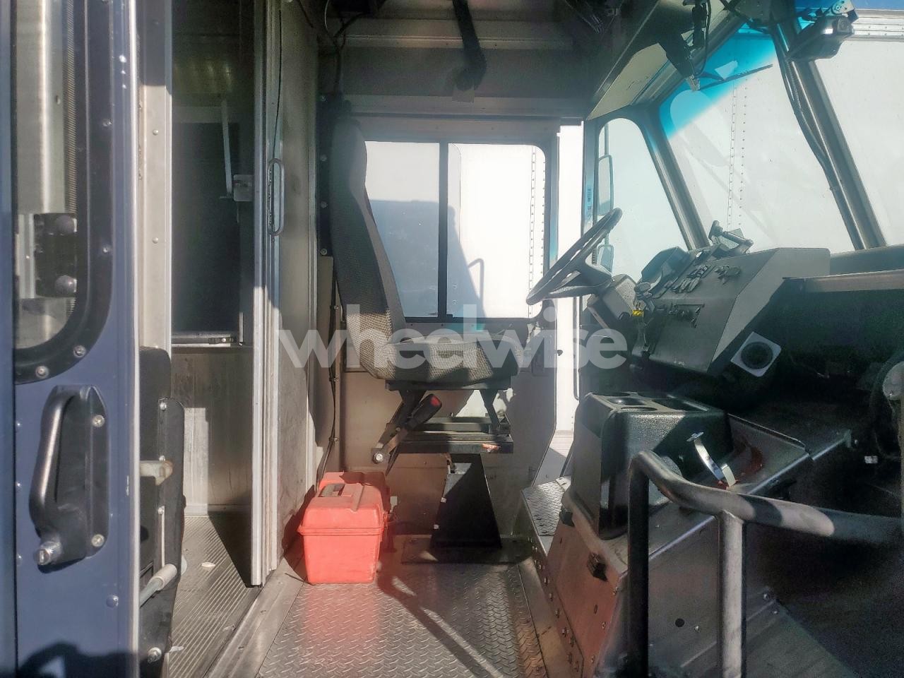 Photo 5 of 2020 FREIGHTLINER MT45G DELIVERY TRUCK (VIN 4UZAC2EA7LCMH7771)