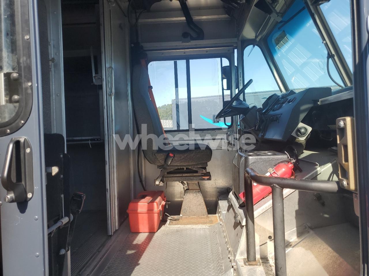 Photo 11 of 2020 FREIGHTLINER CHASSIS M LINE WALK-IN VAN (VIN 4UZAC2EA8LCMH6001)