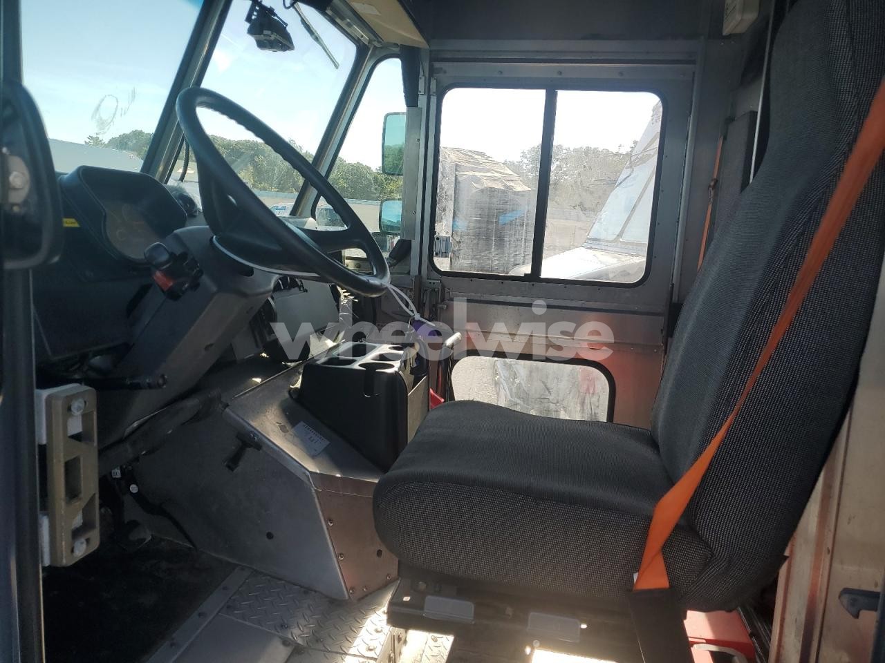 Photo 7 of 2020 FREIGHTLINER CHASSIS M LINE WALK-IN VAN (VIN 4UZAC2EA8LCMH6001)