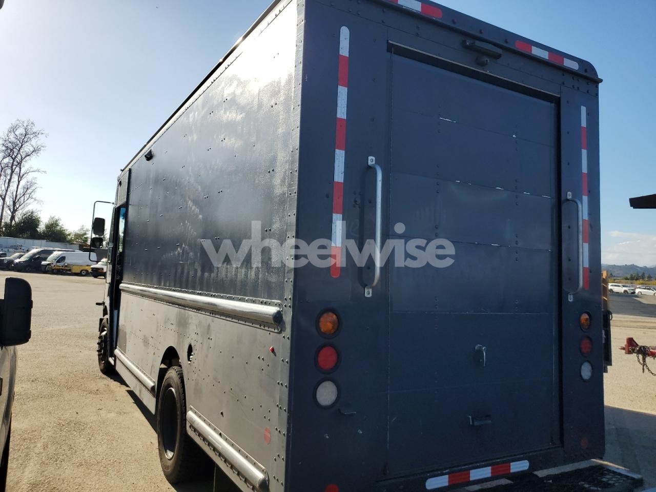 Photo 2 of 2021 FREIGHTLINER CHASSIS M LINE WALK-IN VAN (VIN 4UZAC2EA8MCMM9175)