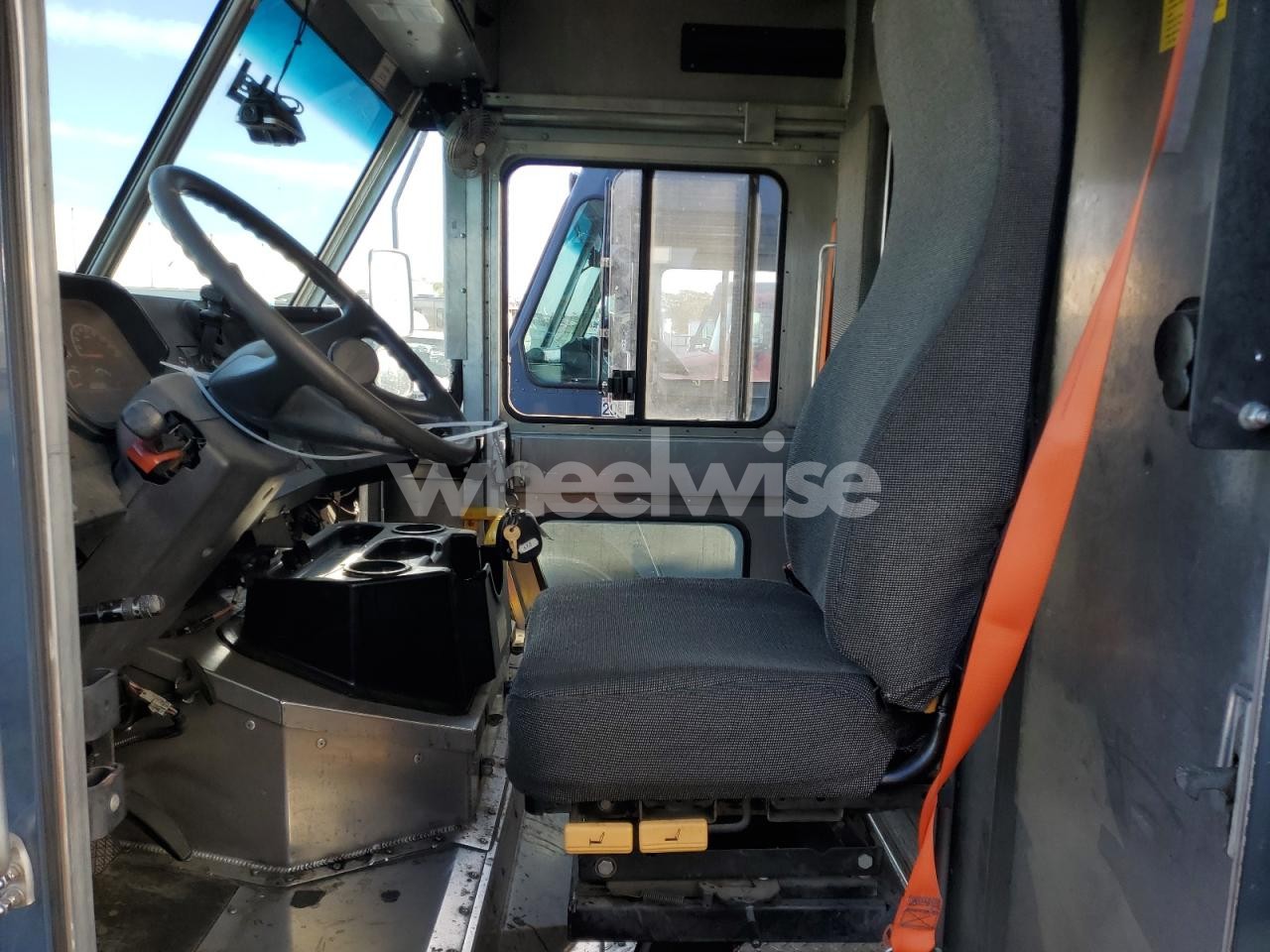 Photo 7 of 2021 FREIGHTLINER CHASSIS M LINE WALK-IN VAN (VIN 4UZAC2EA9MCMN0075)