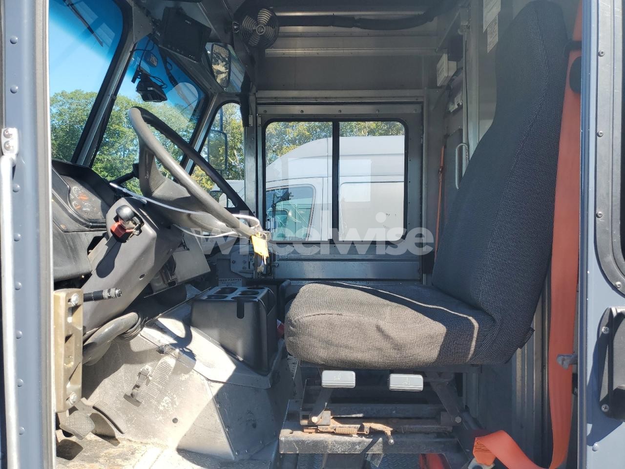 Photo 7 of 2020 FREIGHTLINER CHASSIS M LINE WALK-IN VAN (VIN 4UZAC2EAXLCLZ7207)