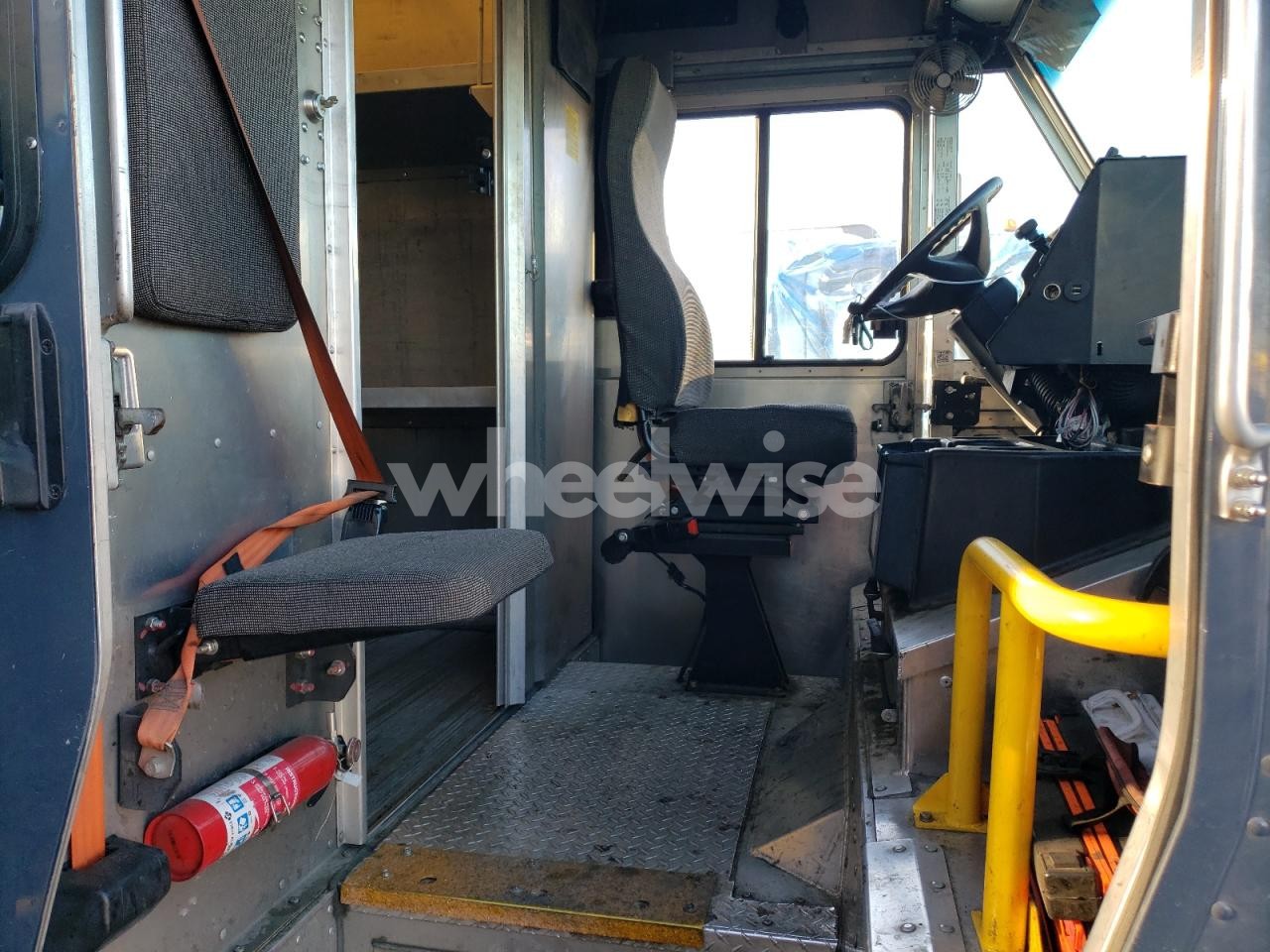 Photo 11 of 2021 FREIGHTLINER CHASSIS M LINE WALK-IN VAN (VIN 4UZAC2EAXMCMN0098)