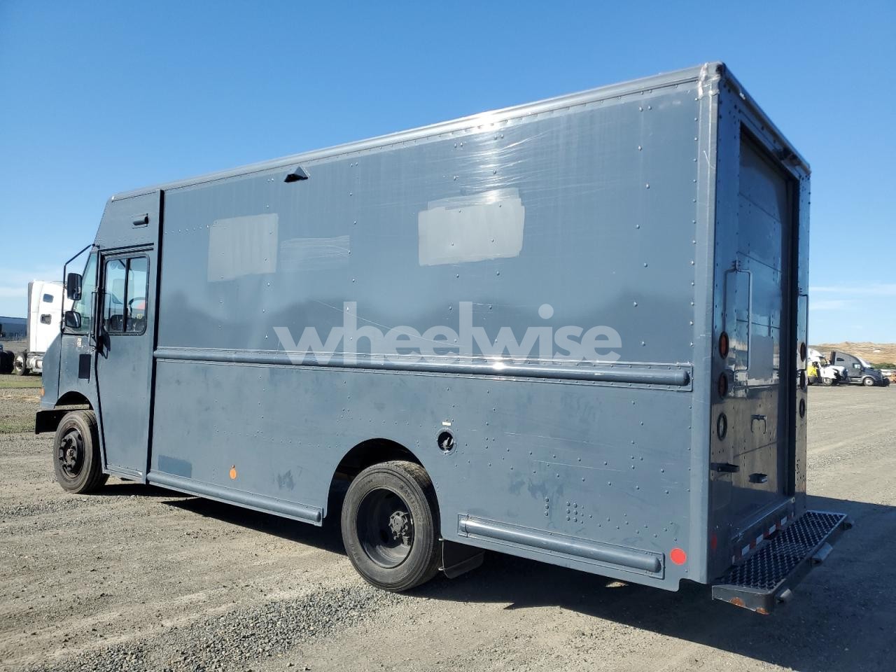 Photo 2 of 2021 FREIGHTLINER CHASSIS M LINE WALK-IN VAN (VIN 4UZAC2EAXMCMN0098)