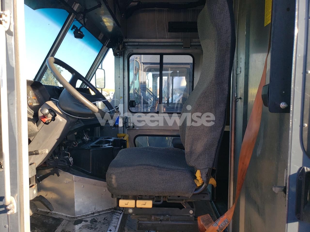 Photo 7 of 2021 FREIGHTLINER CHASSIS M LINE WALK-IN VAN (VIN 4UZAC2EAXMCMN0098)