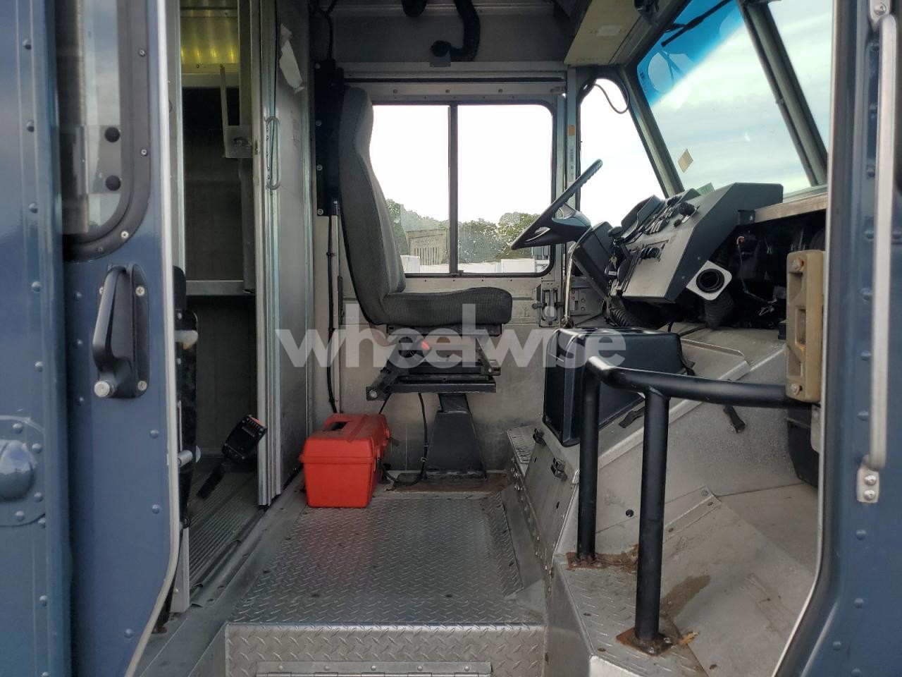 Photo 11 of 2021 FREIGHTLINER CHASSIS M LINE WALK-IN VAN (VIN 4UZAC2GA0MCMM9524)