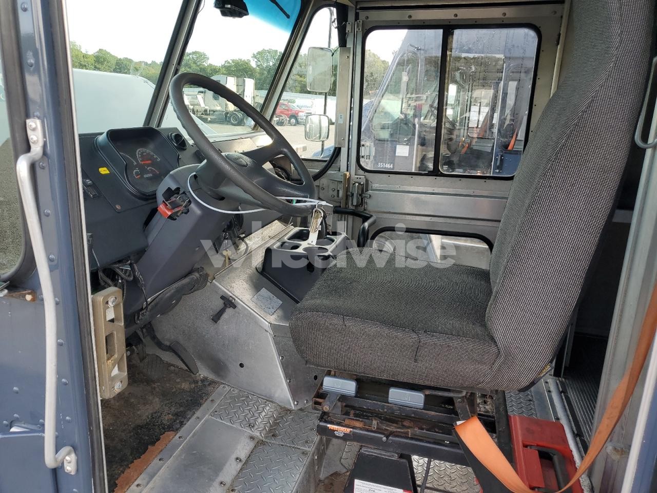 Photo 7 of 2021 FREIGHTLINER CHASSIS M LINE WALK-IN VAN (VIN 4UZAC2GA0MCMM9524)